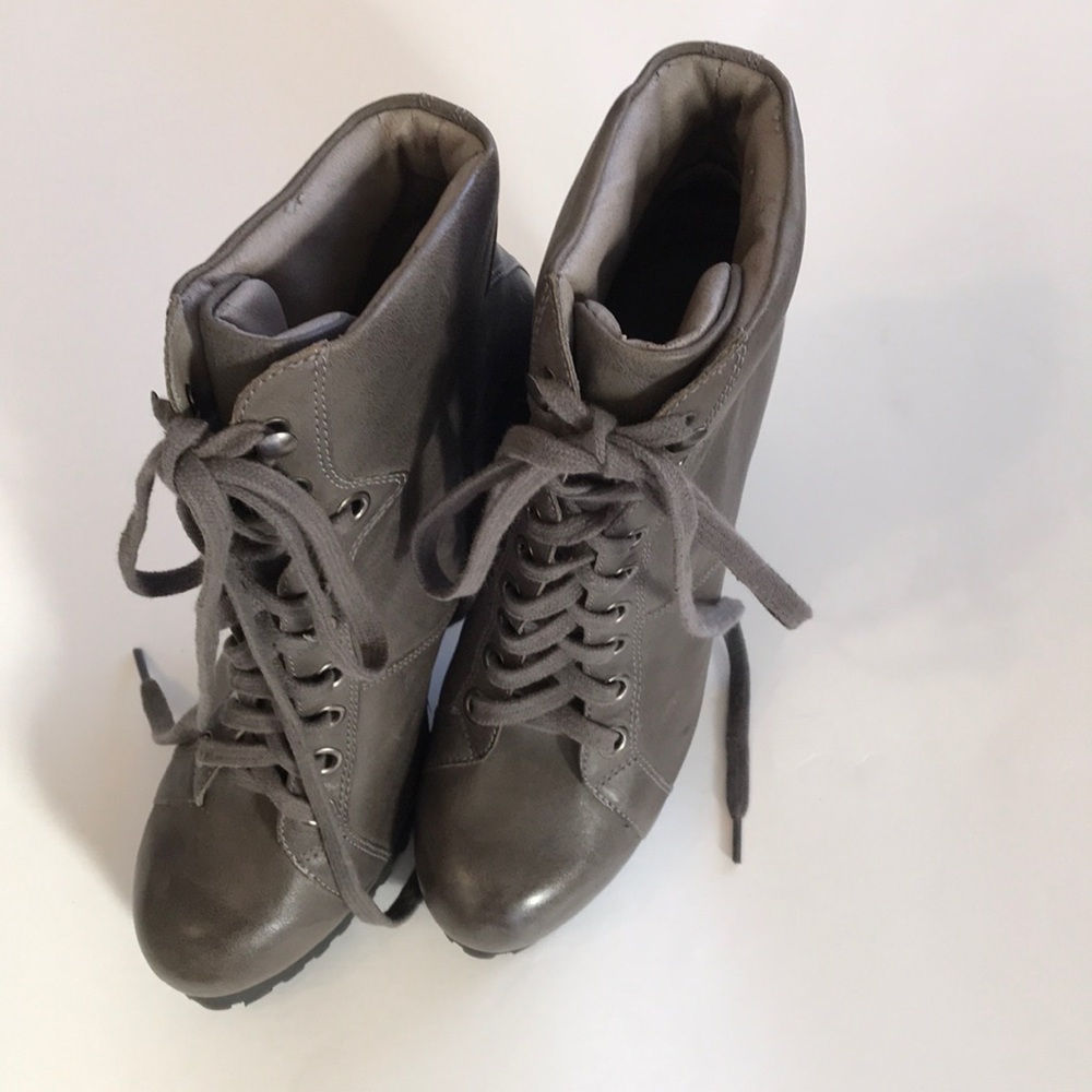 Levity Janey combat boots lace up size 8.5